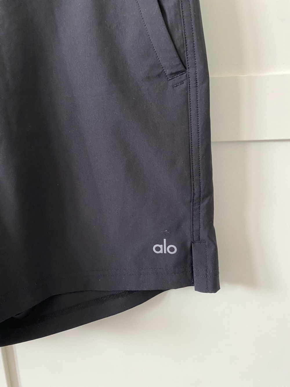 ALO 7" Sport Short Men's Black Athletic Shorts Premium Athleisure Size M - Picture 4 of 10